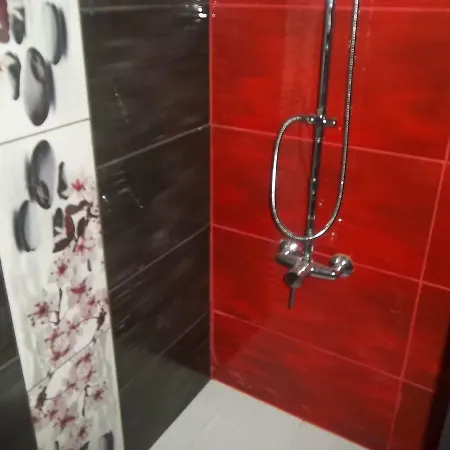 Amazing Center Flat 8 Red * Larnaca
