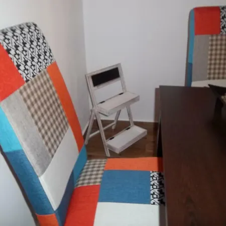 Amazing Center Flat 8 Red Apartment