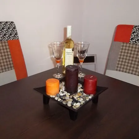 Amazing Center Flat 8 Red Apartment